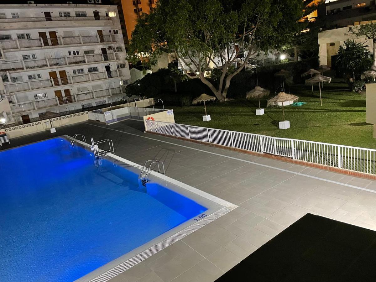 Totalmente Reformado Con Piscina Y Jardines Al Lado De La Playa De La Carihuela Apartamento *