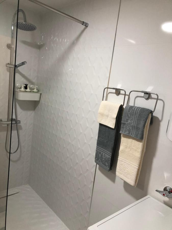 Apartamento Totalmente Reformado Con Piscina Y Jardines Al Lado De La Playa De La Carihuela *