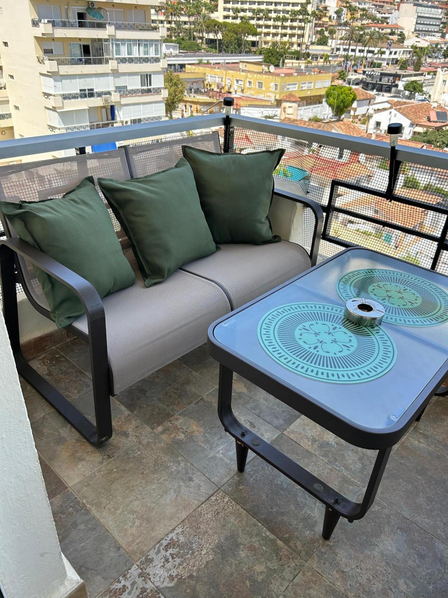 Totalmente Reformado Con Piscina Y Jardines Al Lado De La Playa De La Carihuela Apartamento *